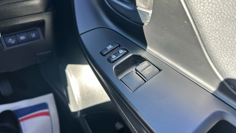 Toyota Yaris 1.5 VVT-i Y20 5dr [Bi-tone] Petrol Hatchback